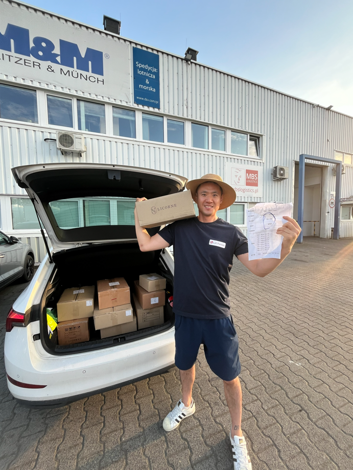 sunny, auraman is deliverying cosmetics.