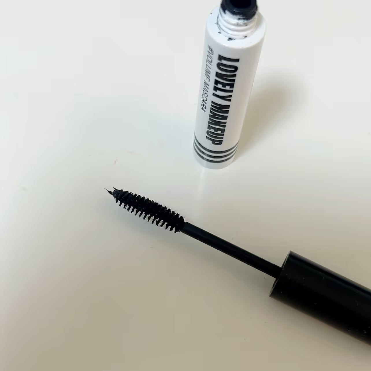 Lovely Makeup Volume Mascara (Black) – Pogrubiający Tusz do Rzęs, Zmywalny Wodą