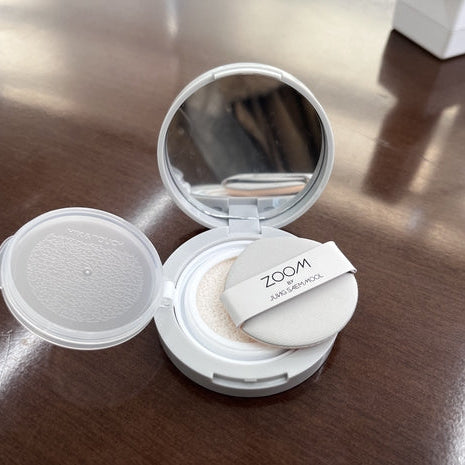 ZOOM by JUNGSAEMMOOL Glossy Up Cushion 4g | Mini Cushion z Efektem Glow